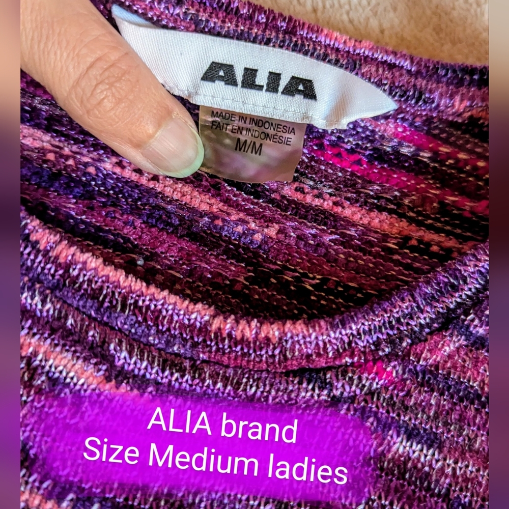 Alia size Med ladies EUC 3/4 Sleeve pullover, purple, pink knitted style pattern - Picture 2 of 11